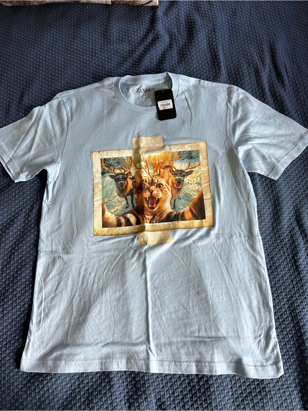 Zanden | Light Blue Graphic Short Sleeve Tee with Animal Print - Picture 1 of 2